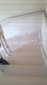 Светлая лестница из лиственницы Светлая лестница из лиственницы