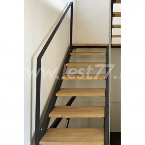 Деревянная лестница на металлокаркасе 40-01