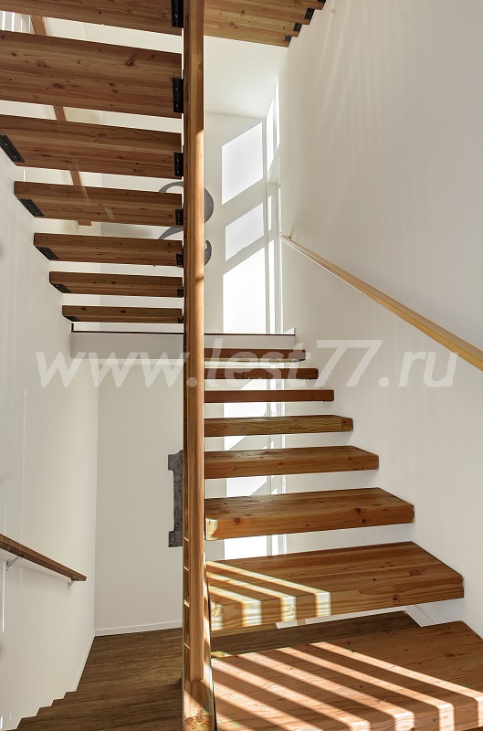 Двухмаршевая лестница для частного дома 24-10