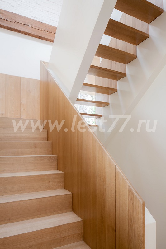 Двухмаршевая лестница для частного дома 24-09