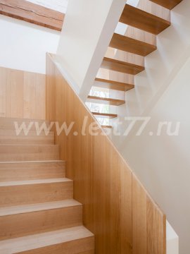 Двухмаршевая деревянная лестница 15-02
