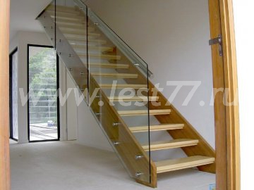 Лестница со стеклом из лиственницы 37-06