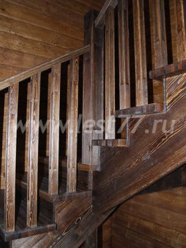 Темная лестница из массива сосны 04-03