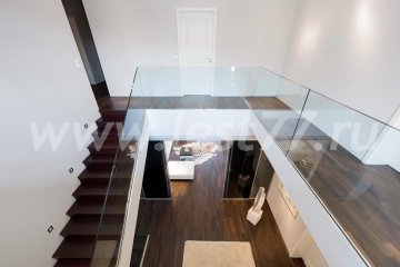 Прямая лестница со стеклом 37-08