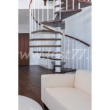 Винтовая дубовая лестница для квартиры 33-08