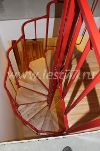 Спиральная лестница в квартиру 33-04