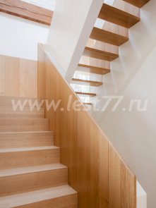 Двухмаршевая деревянная лестница 15-02 Двухмаршевая деревянная лестница 15-02