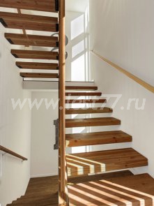 Консольная лестница с поворотной площадкой 19-01