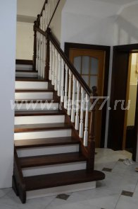 Лестница из ясеня в два тона 03-21 Лестница из ясеня в два тона 03-21